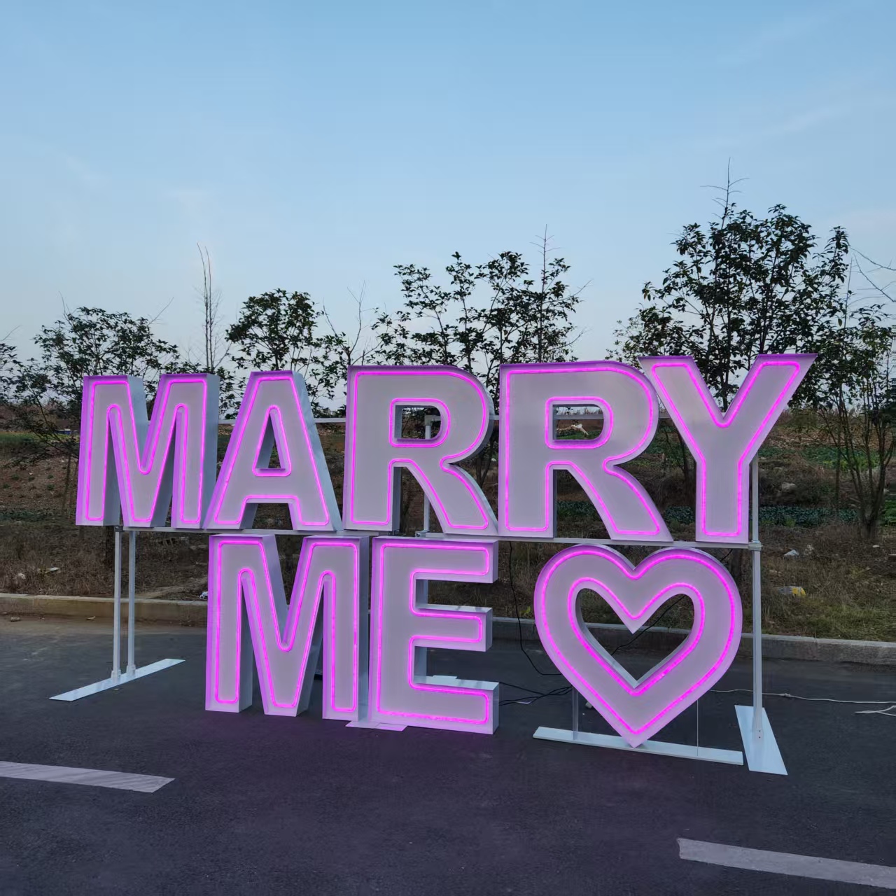 MARRY ME – metalowe, neonowe t – Wedding Supply Rentals recenzja i cena