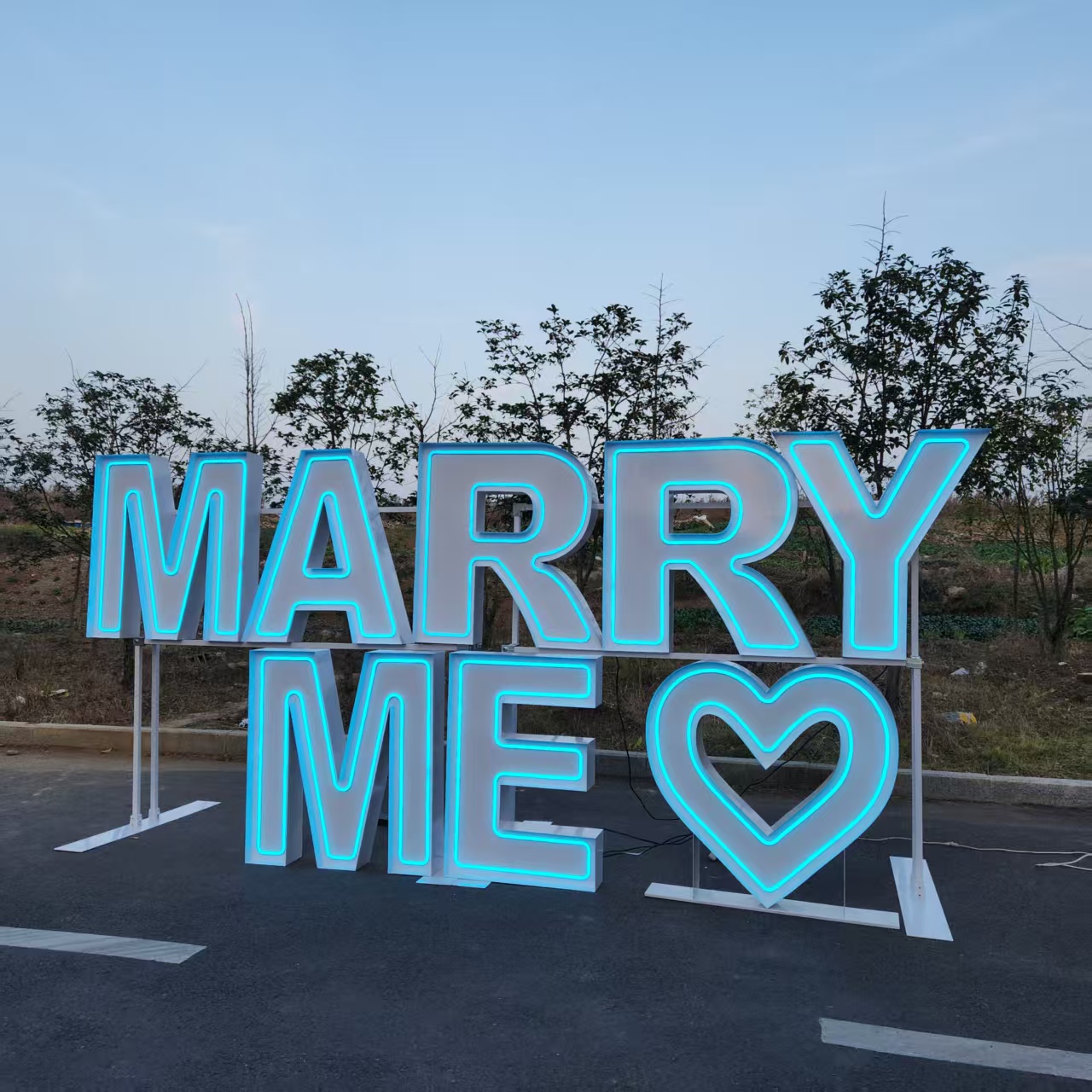 MARRY ME – metalowe, neonowe t – Wedding Supply Rentals recenzja i cena