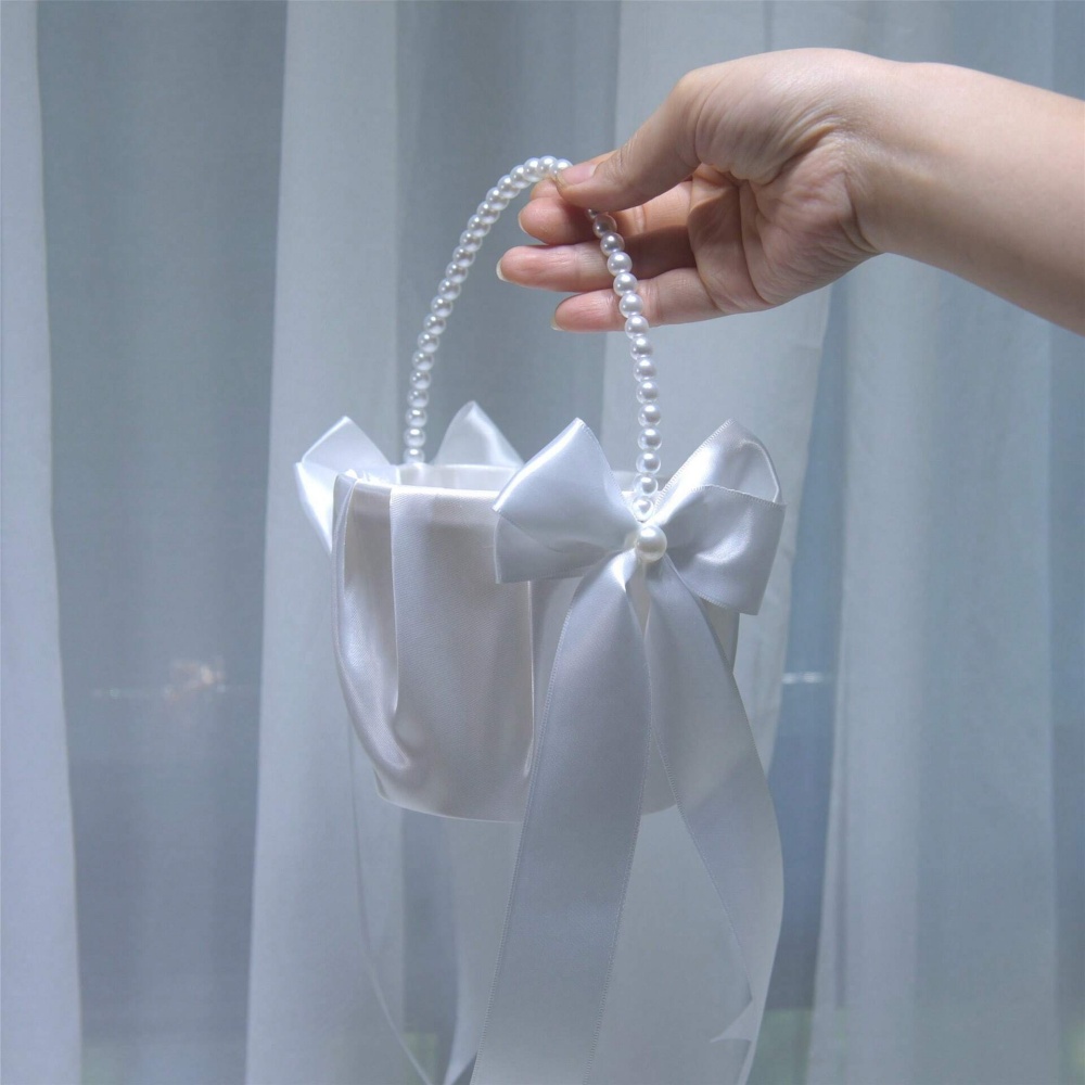 Biały satynowy kosz dla dziewc – Wedding Hampers recenzja i cena