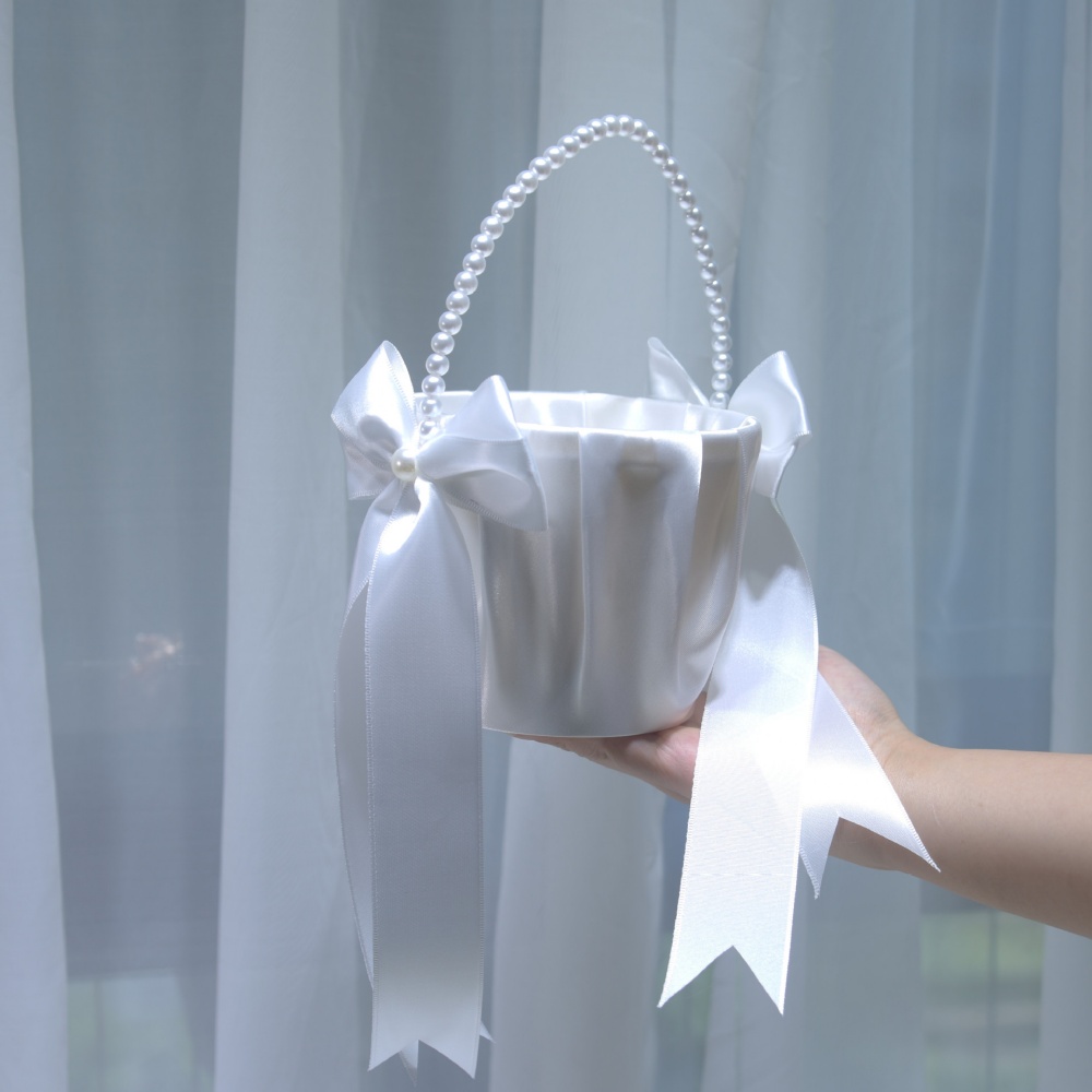 Biały satynowy kosz dla dziewc – Wedding Hampers recenzja i cena